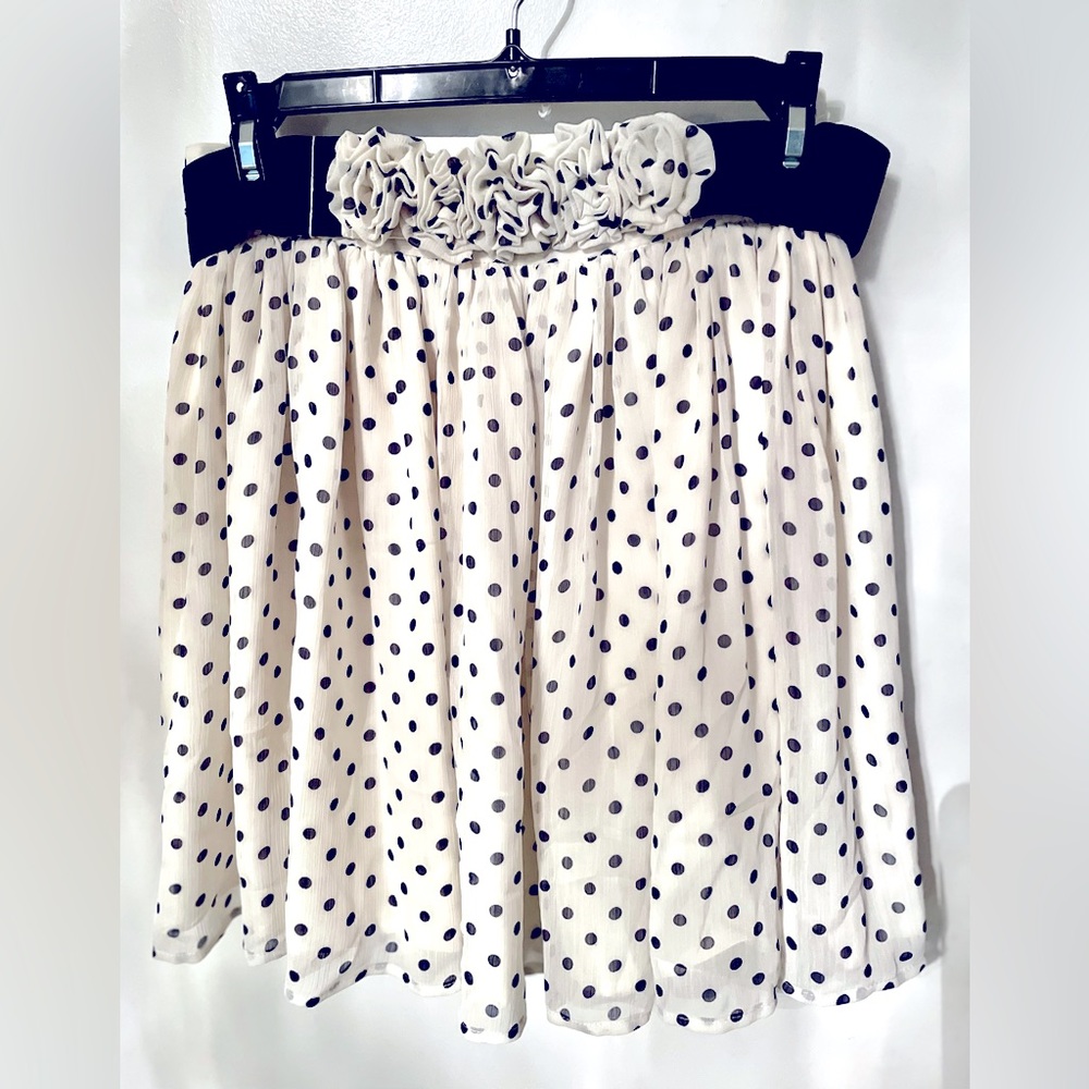 White Mini Skirt w Black Polka Dots & a Floral Belt & Zipper | Twelve By Twelve